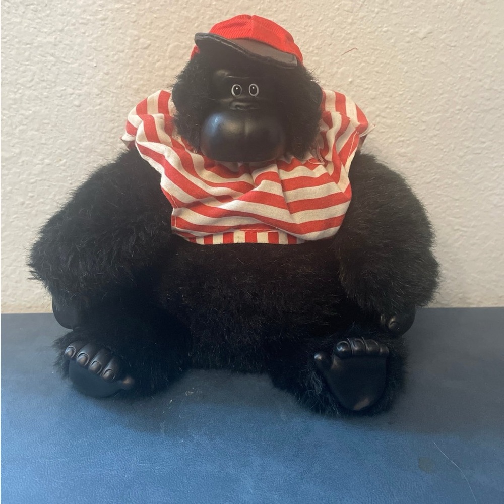 Magogo Macarena Gorilla toy